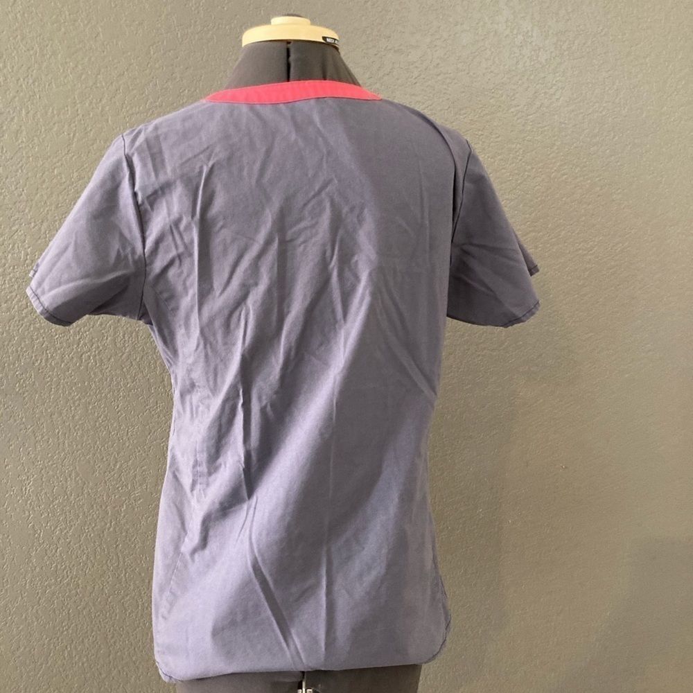 Wonder flex scrub top - Picture 2 of 4